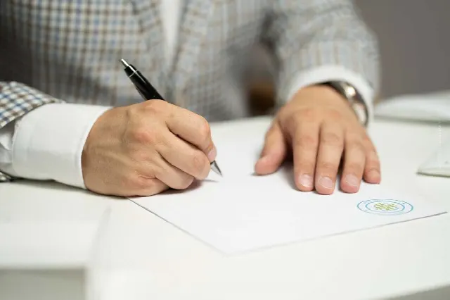 私下为房地产做中介。买方、卖方和购买合同–程序