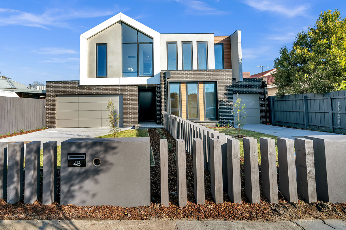 Selling property in Maxvorstadt (Munich): Apartment, land & apartment building - costs and procedure